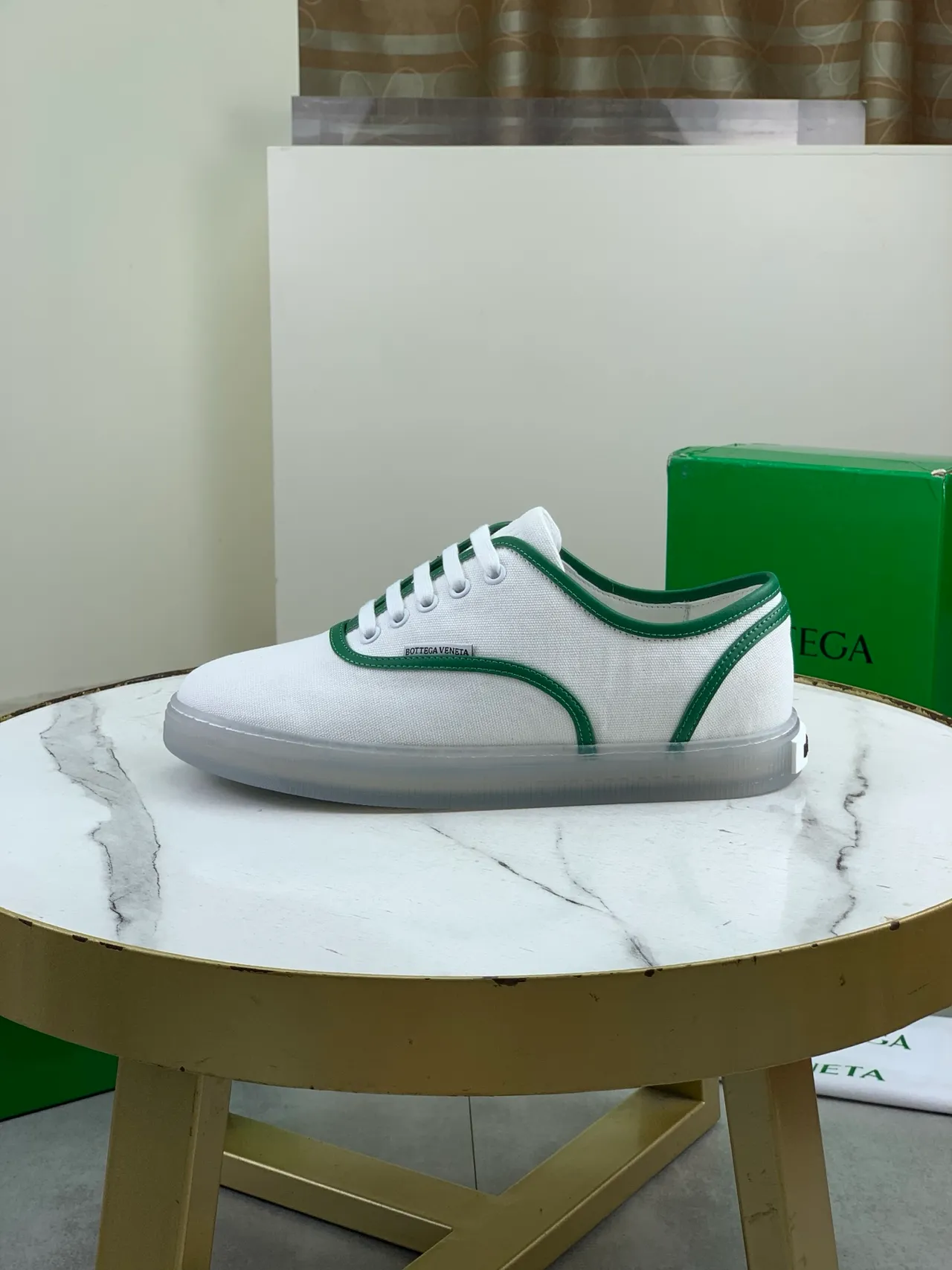 Bottega Veneta Chaussures en toile blanc et vert avec piping de contraste 6