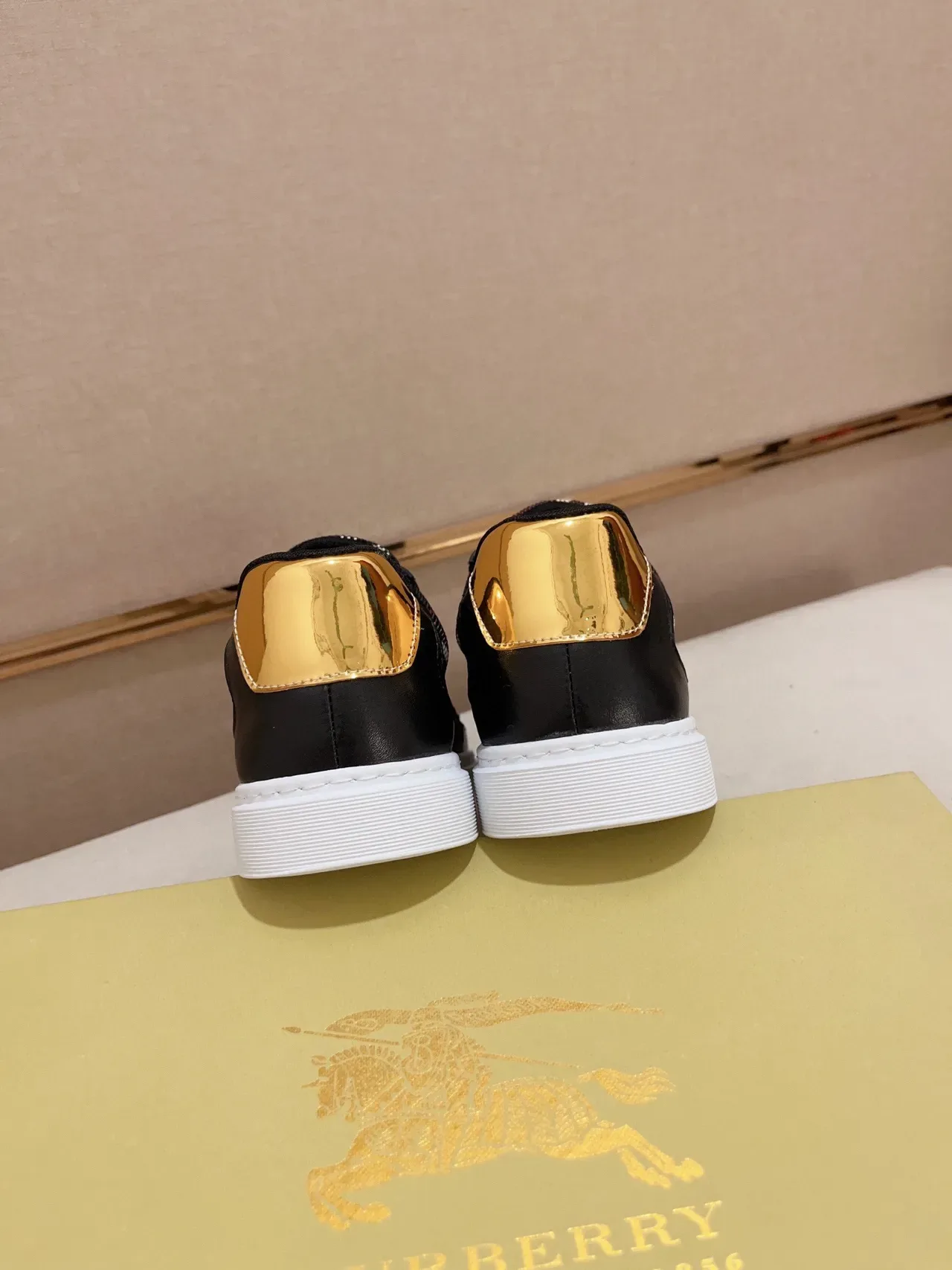 Burberry Chaussures Lifestyle Noir Beige Motif À Carreaux Partie Supérieure Construction Cuir Et Mesh 3
