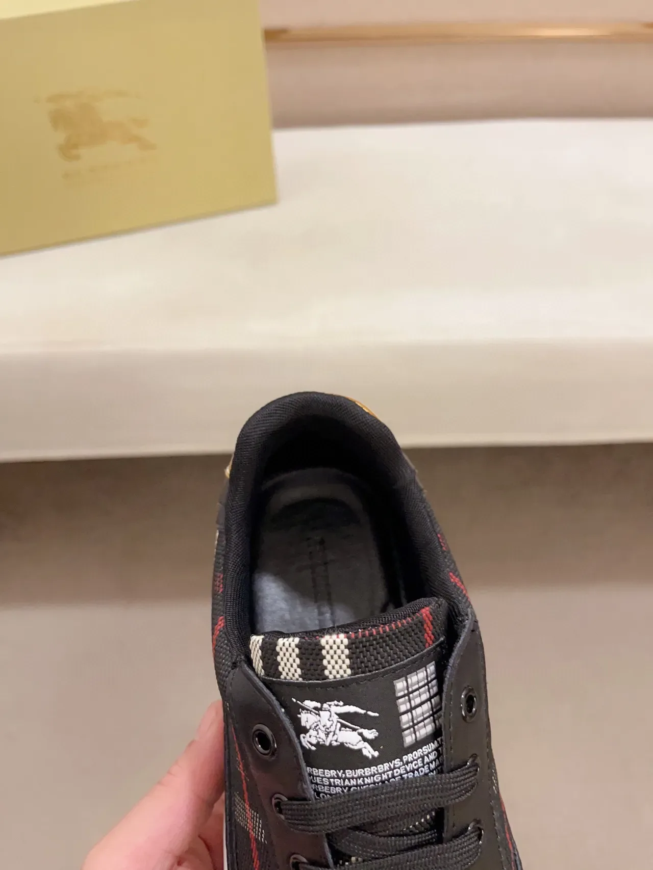 Burberry Chaussures Lifestyle Noir Beige Motif À Carreaux Partie Supérieure Construction Cuir Et Mesh 5