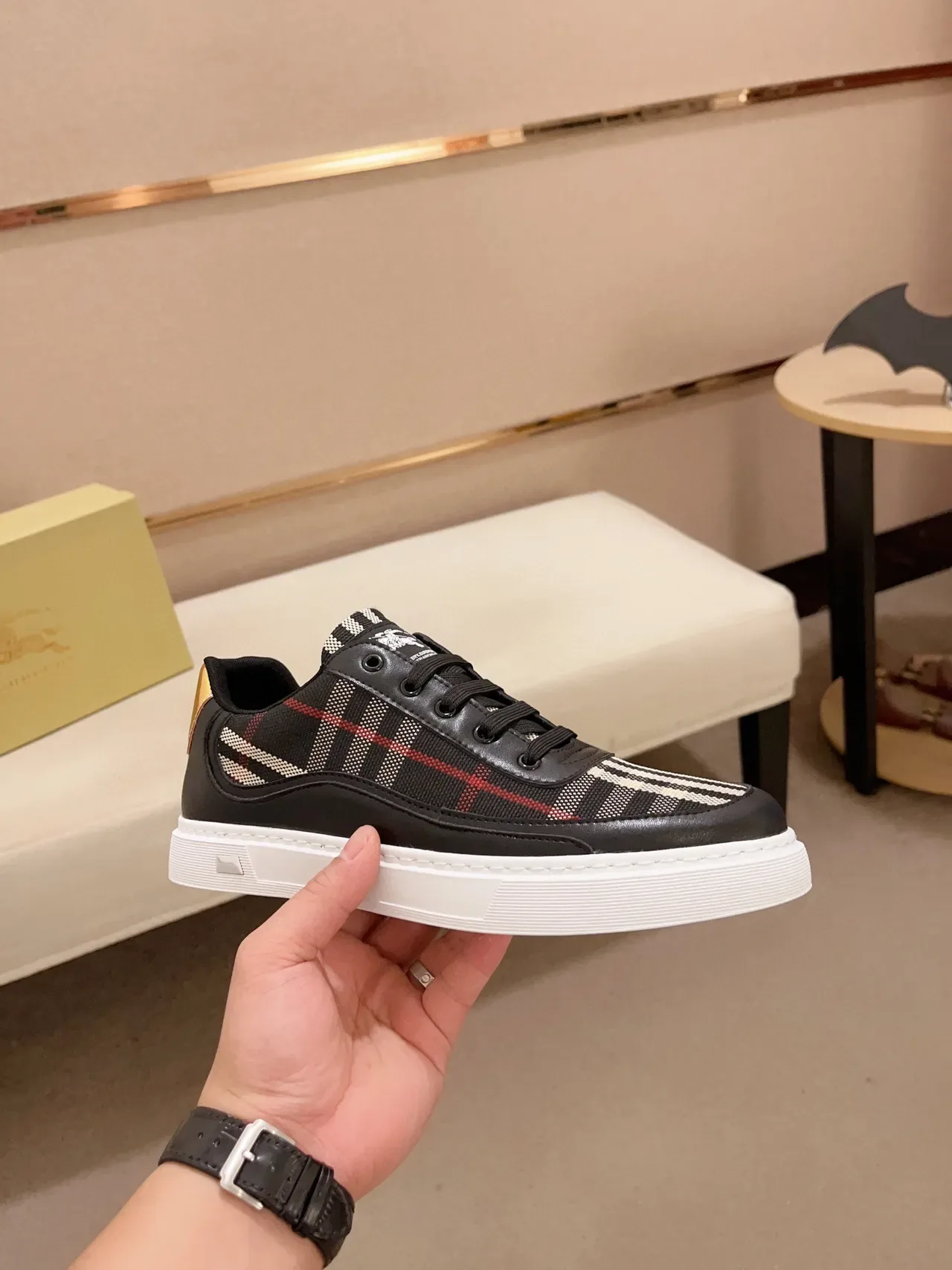 Burberry Chaussures Lifestyle Noir Beige Motif À Carreaux Partie Supérieure Construction Cuir Et Mesh 7