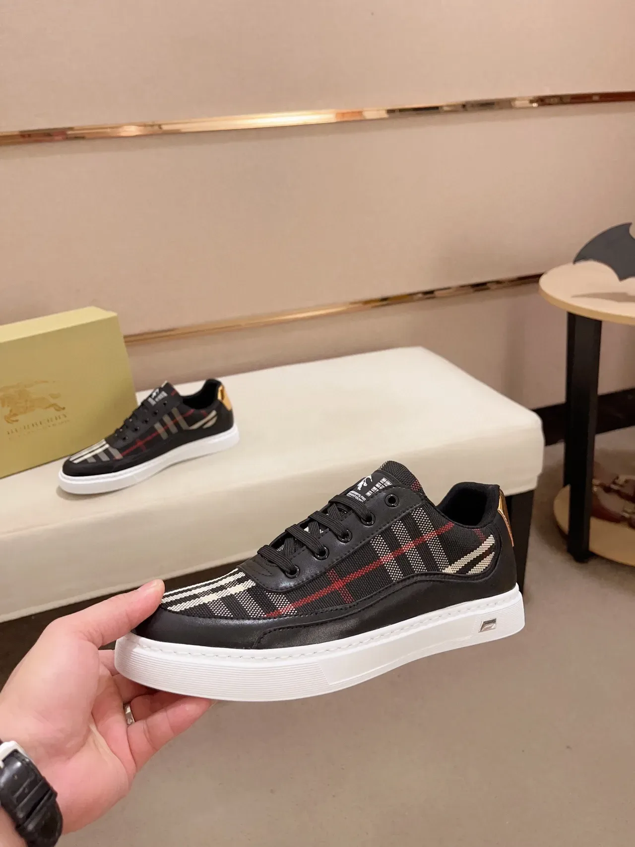 Burberry Chaussures Lifestyle Noir Beige Motif À Carreaux Partie Supérieure Construction Cuir Et Mesh 8