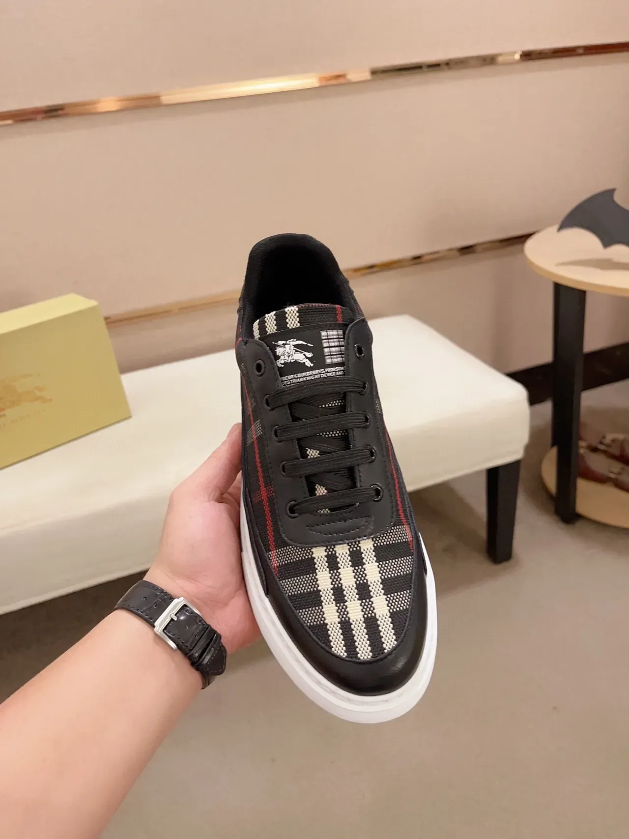 Burberry Chaussures Lifestyle Noir Beige Motif À Carreaux Partie Supérieure Construction Cuir Et Mesh 9