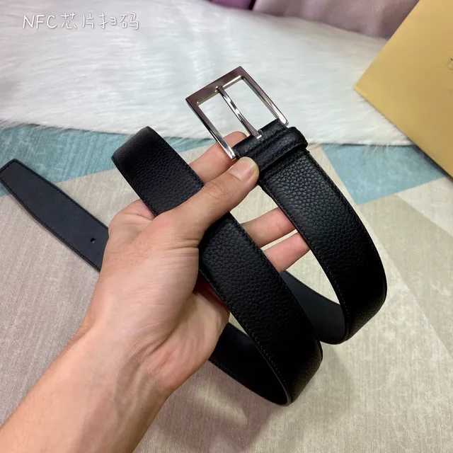 Burberry Ceinture en Cuir Noir Doré Texturée Boucle Rectangulaire 6