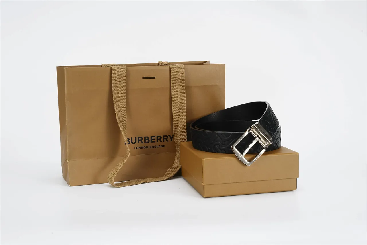 Burberry Noir Argent Monogramme Embossé Boucle Réversible Ceinture en Cuir 5
