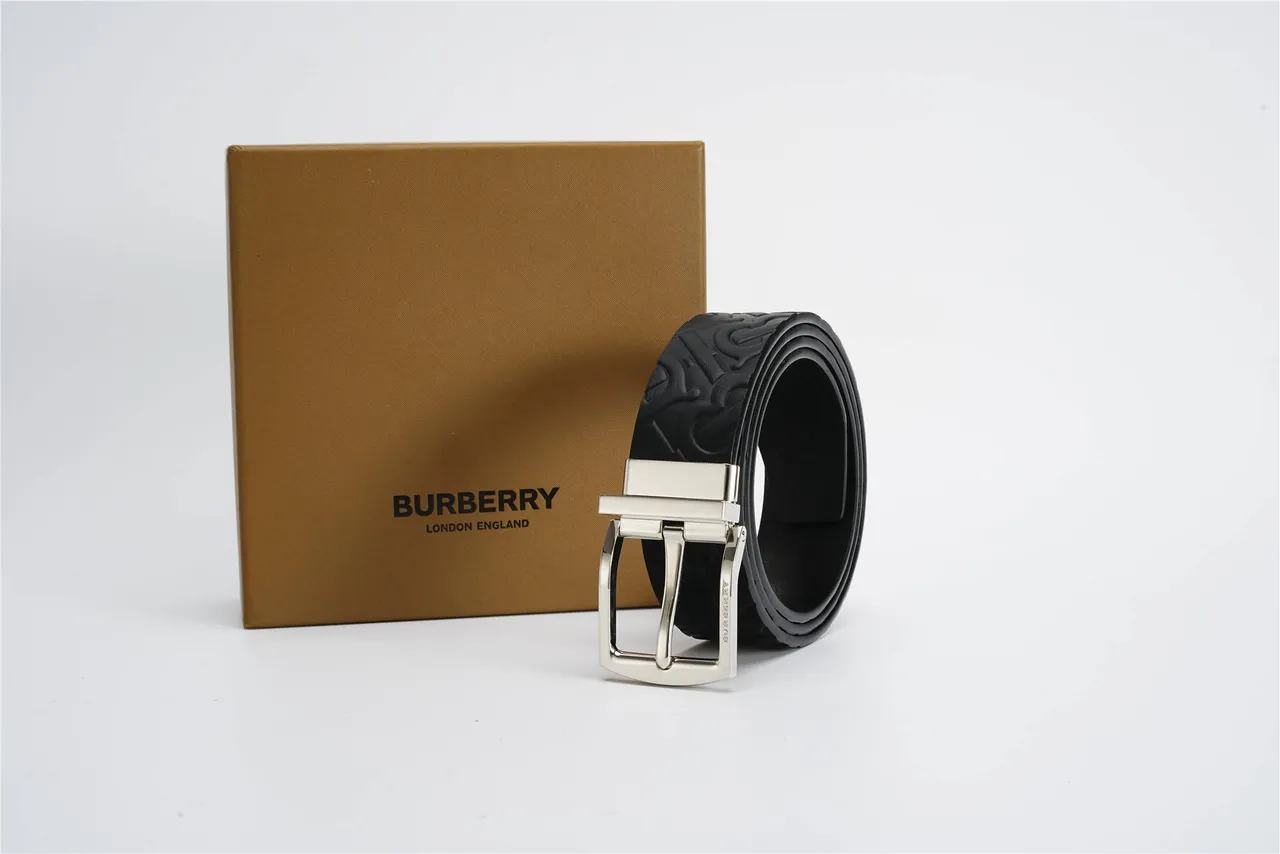 Burberry Noir Argent Monogramme Embossé Boucle Réversible Ceinture en Cuir 6