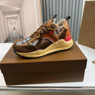 Burberry বাদামি বেইজ সোল মিশ্রিত ম্যাটেরিয়াল উপর মোটা স্নিকার