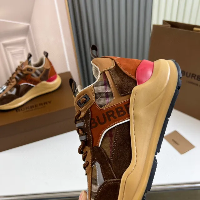 Burberry বাদামি বেইজ সোল মিশ্রিত ম্যাটেরিয়াল উপর মোটা স্নিকার 3