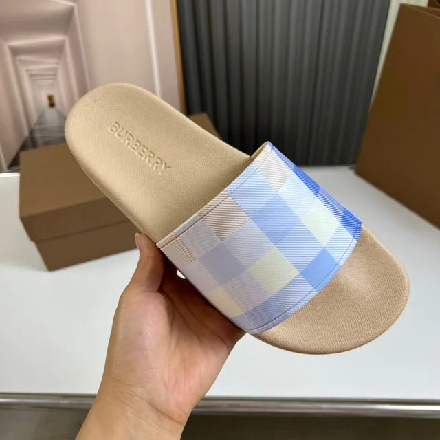 Burberry Check Slide Beige et Pastel Blue Chaussons 7