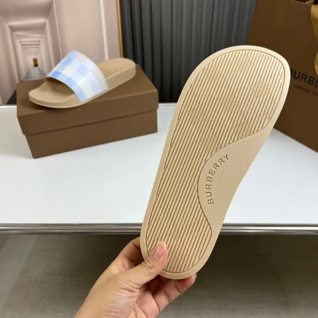 Burberry Check Slide Beige et Pastel Blue Chaussons 9