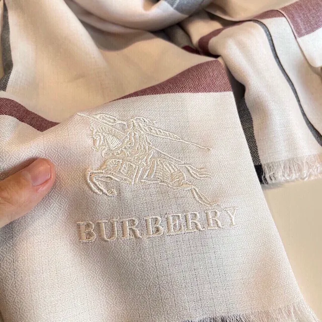 Burberry Classic Check Rose Gris Bourdeaux Cashmere Écharpe 3