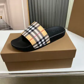 Burberry House Check Slide Slipper