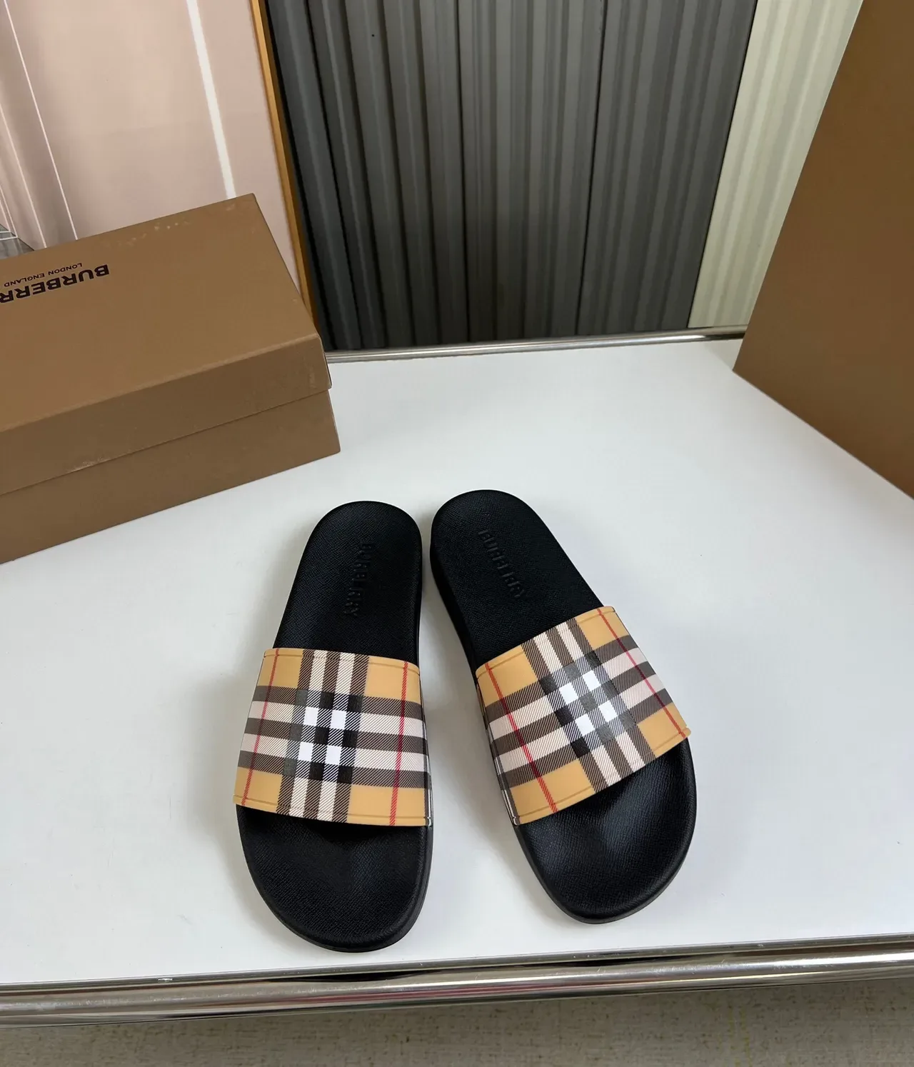 Burberry House Check 凉拖鞋 2