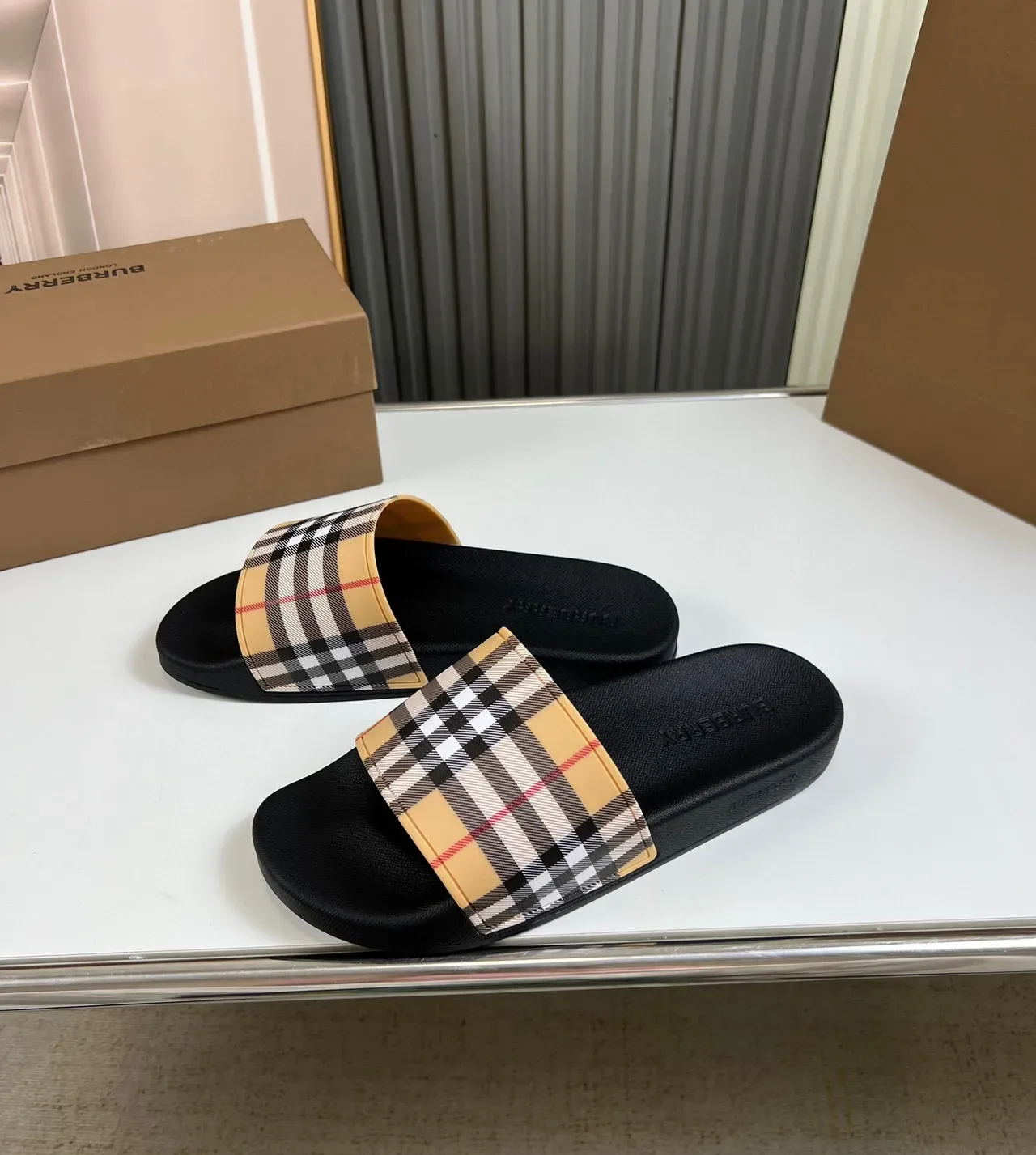 Burberry House Check 凉拖鞋 3