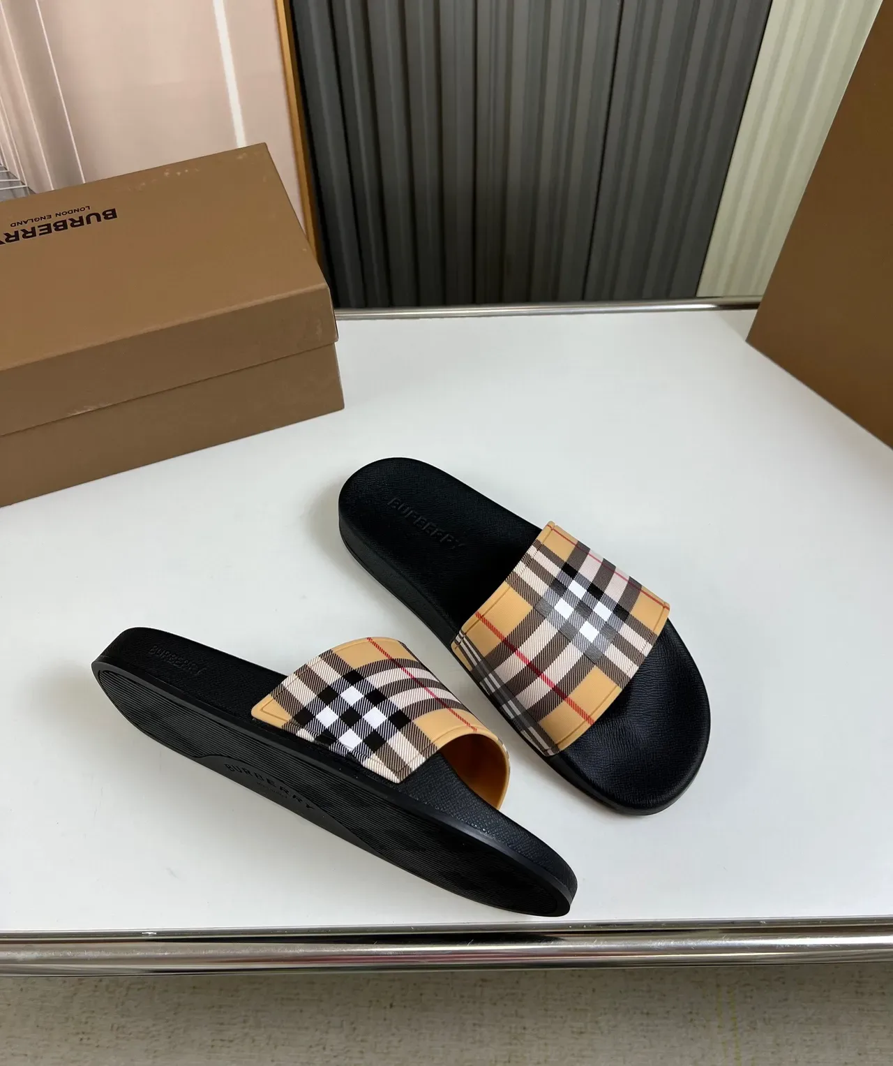 Burberry House Check 凉拖鞋 6