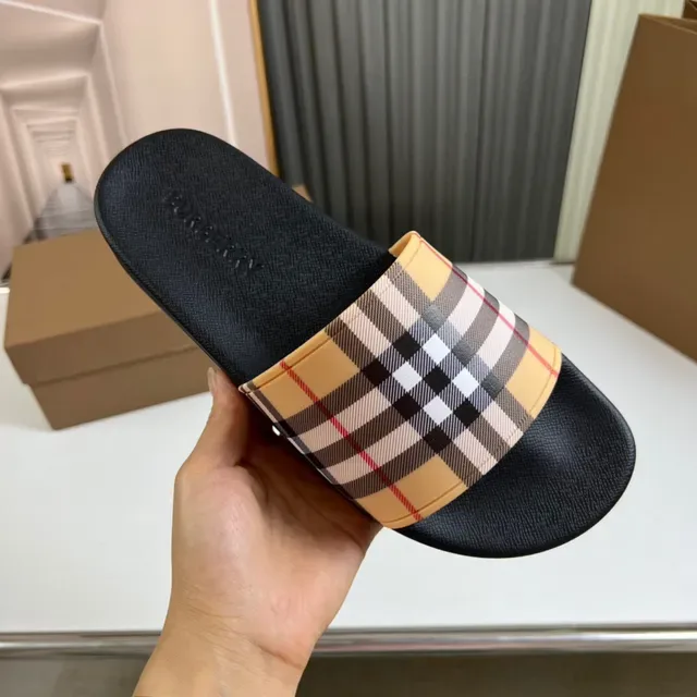 Burberry House Check 凉拖鞋 7