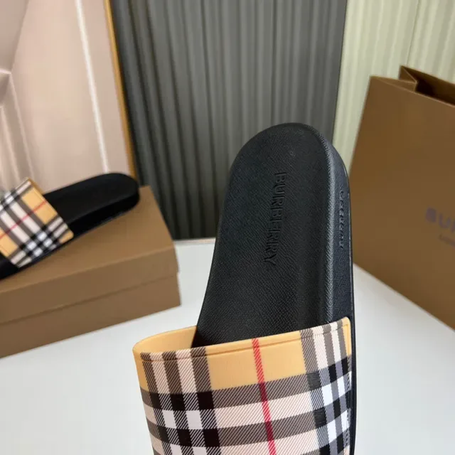 Burberry House Check 凉拖鞋 8