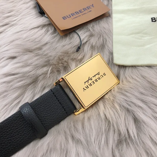 Burberry Knight কালো পেবল্ড চামড়া বেল্ট 4