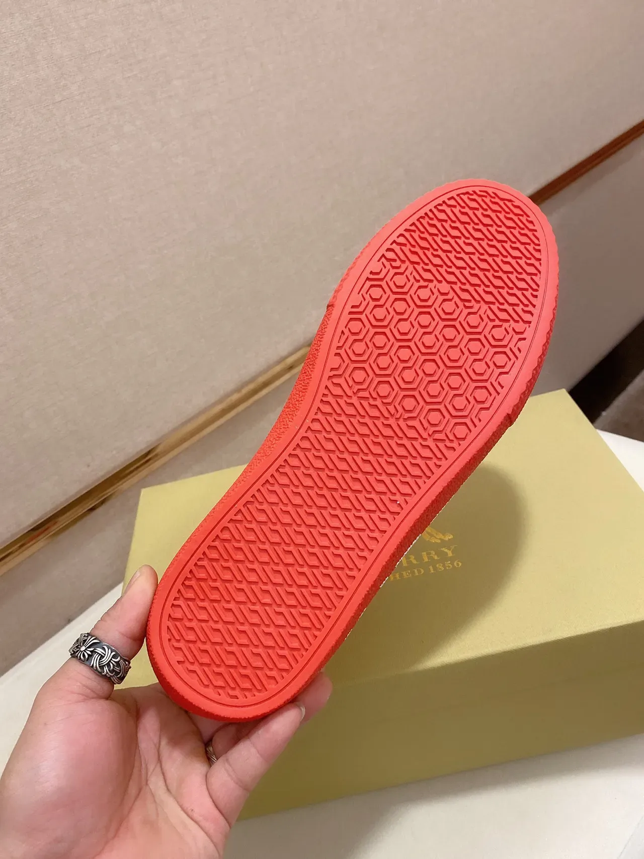 Burberry Logo-Print Blanc et Rouge Lifestyle Sneakers 2