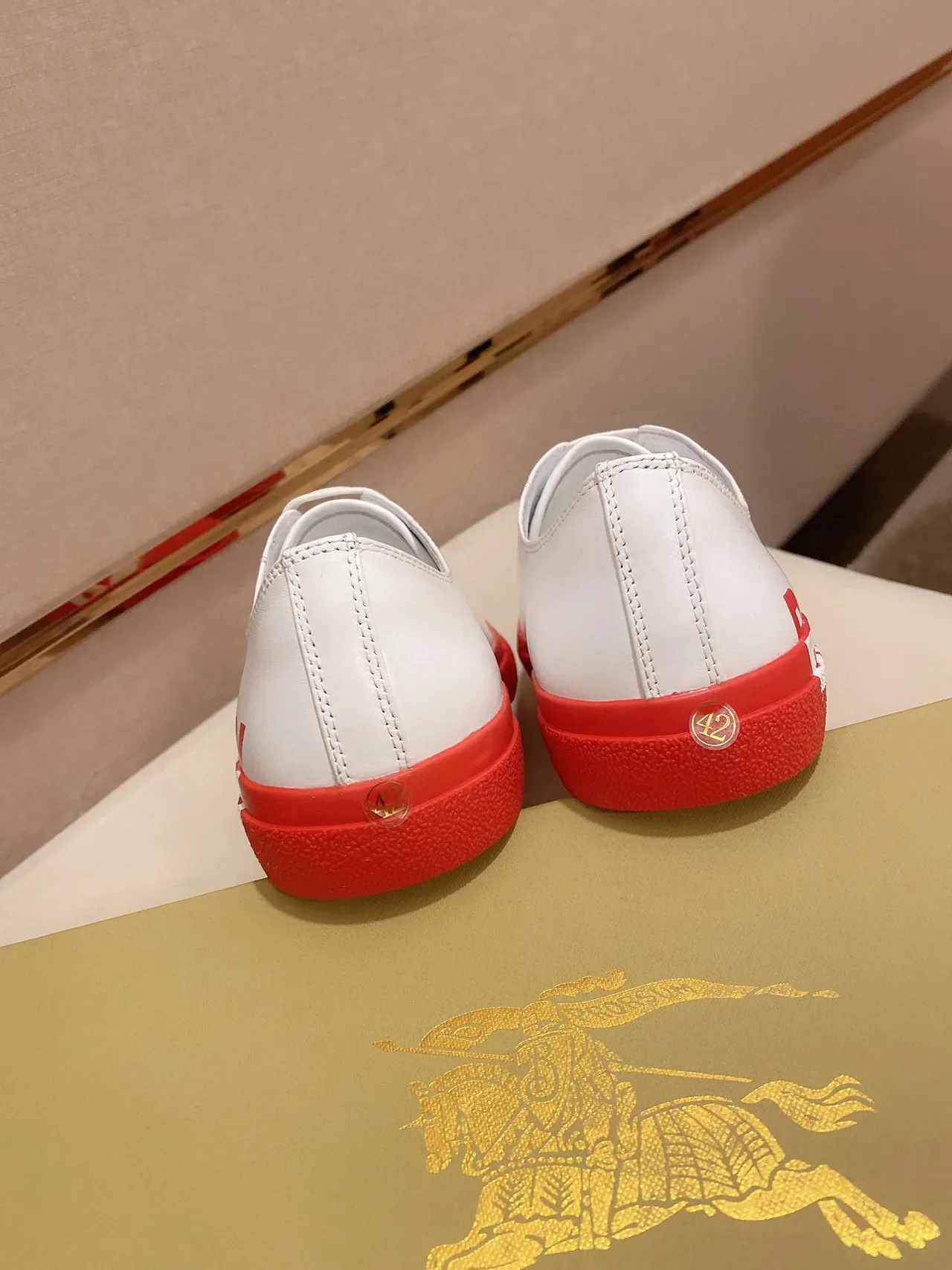 Burberry Logo-Print Blanc et Rouge Lifestyle Sneakers 3