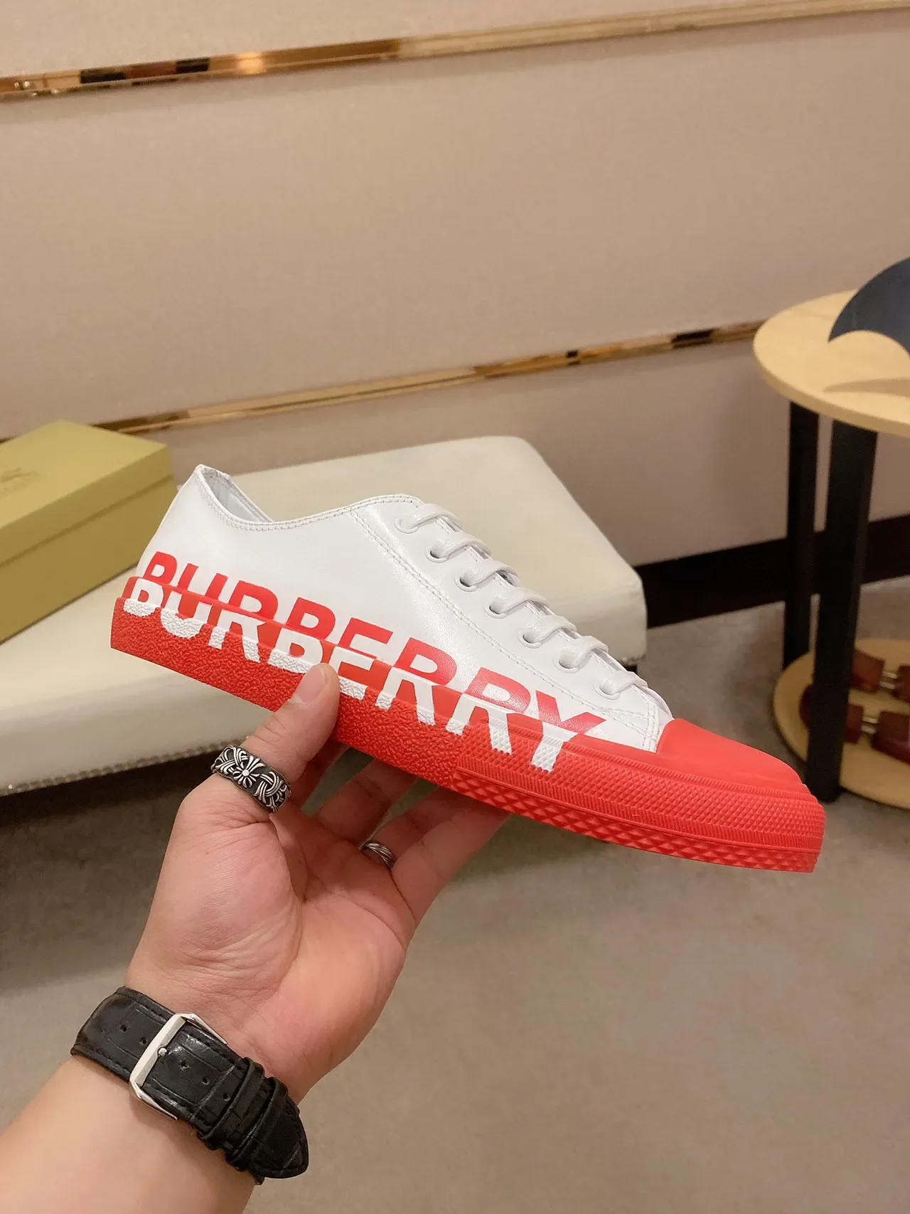 Burberry Logo-Print Blanc et Rouge Lifestyle Sneakers 7