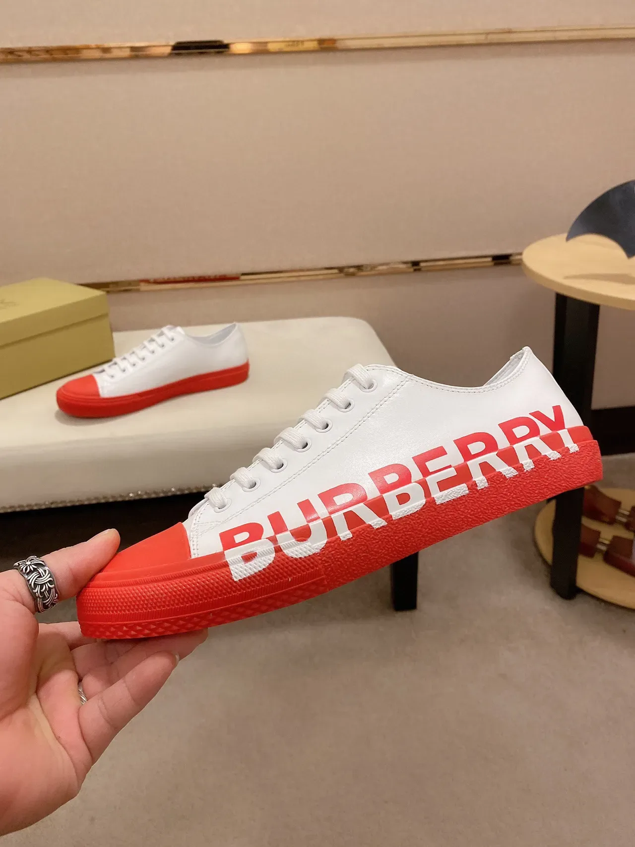 Burberry Logo-Print Blanc et Rouge Lifestyle Sneakers 8