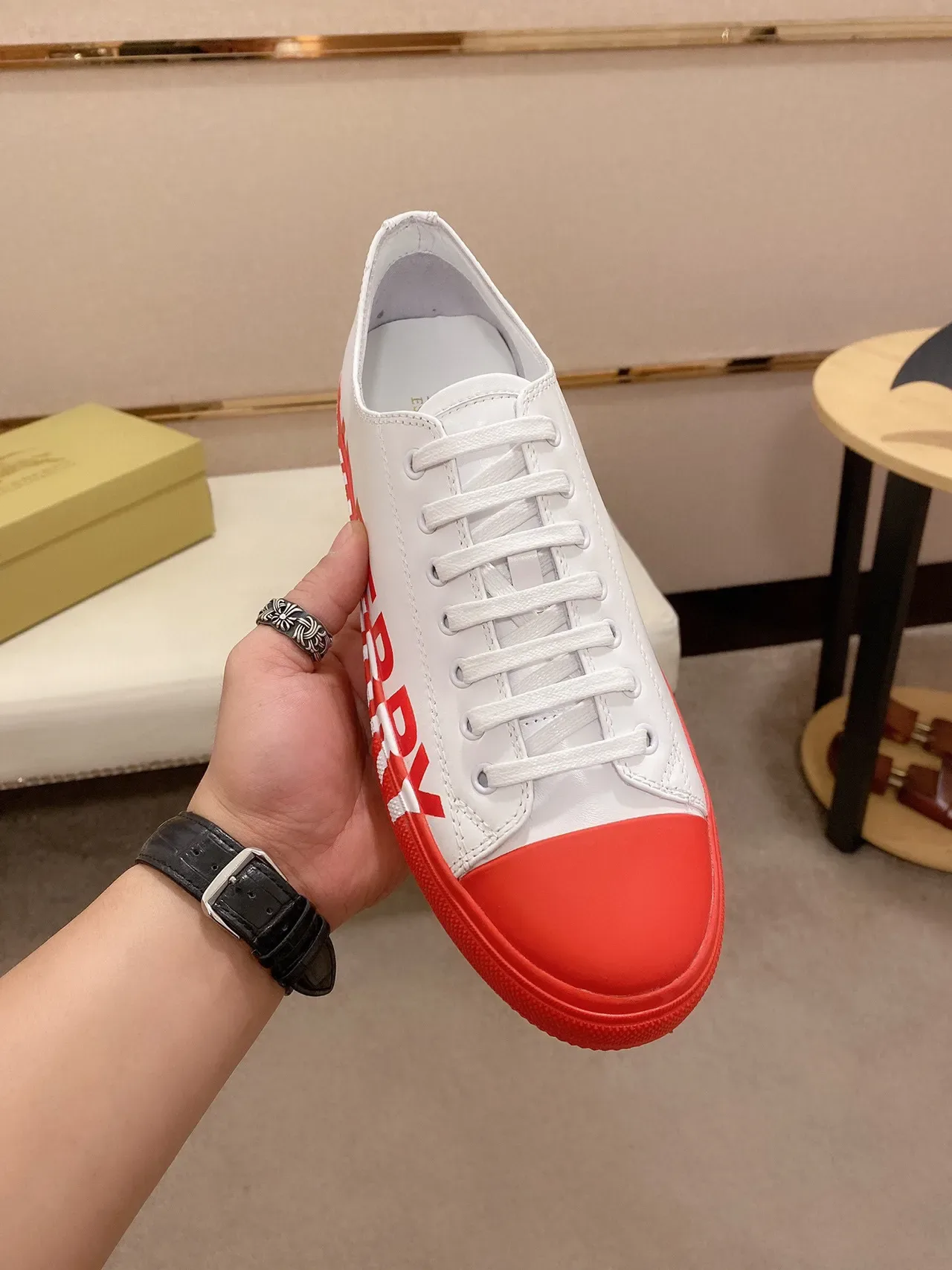 Burberry Logo-Print Blanc et Rouge Lifestyle Sneakers 9