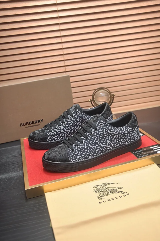 Burberry Sneakers Lifestyle Low-Top à impression Monogram 4