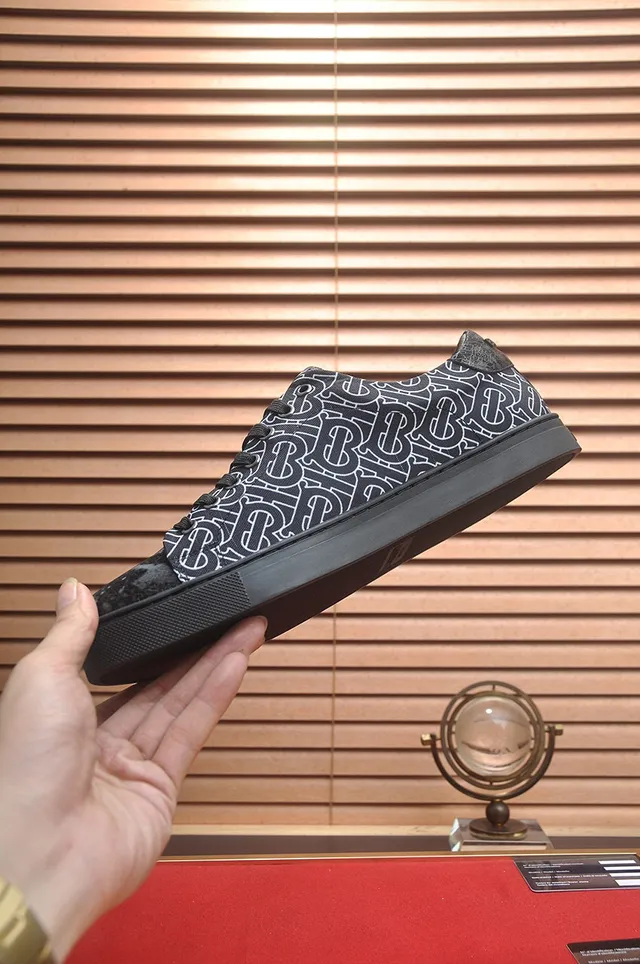 Burberry Sneakers Lifestyle Low-Top à impression Monogram 5