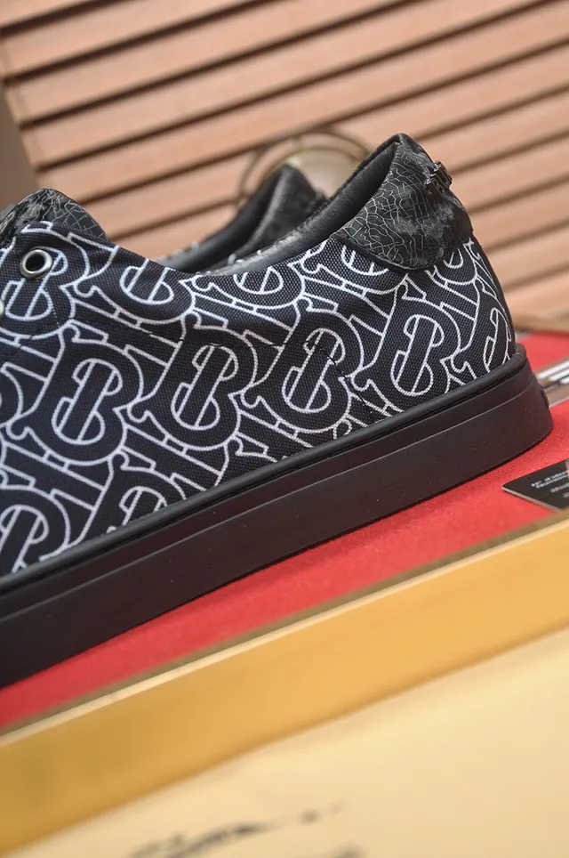 Burberry Sneakers Lifestyle Low-Top à impression Monogram 9
