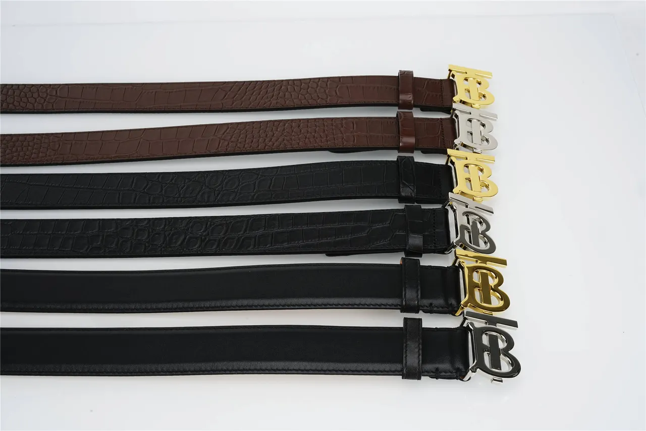 Burberry TB Belt Cinto de couro preto com relevo de crocodilo 2