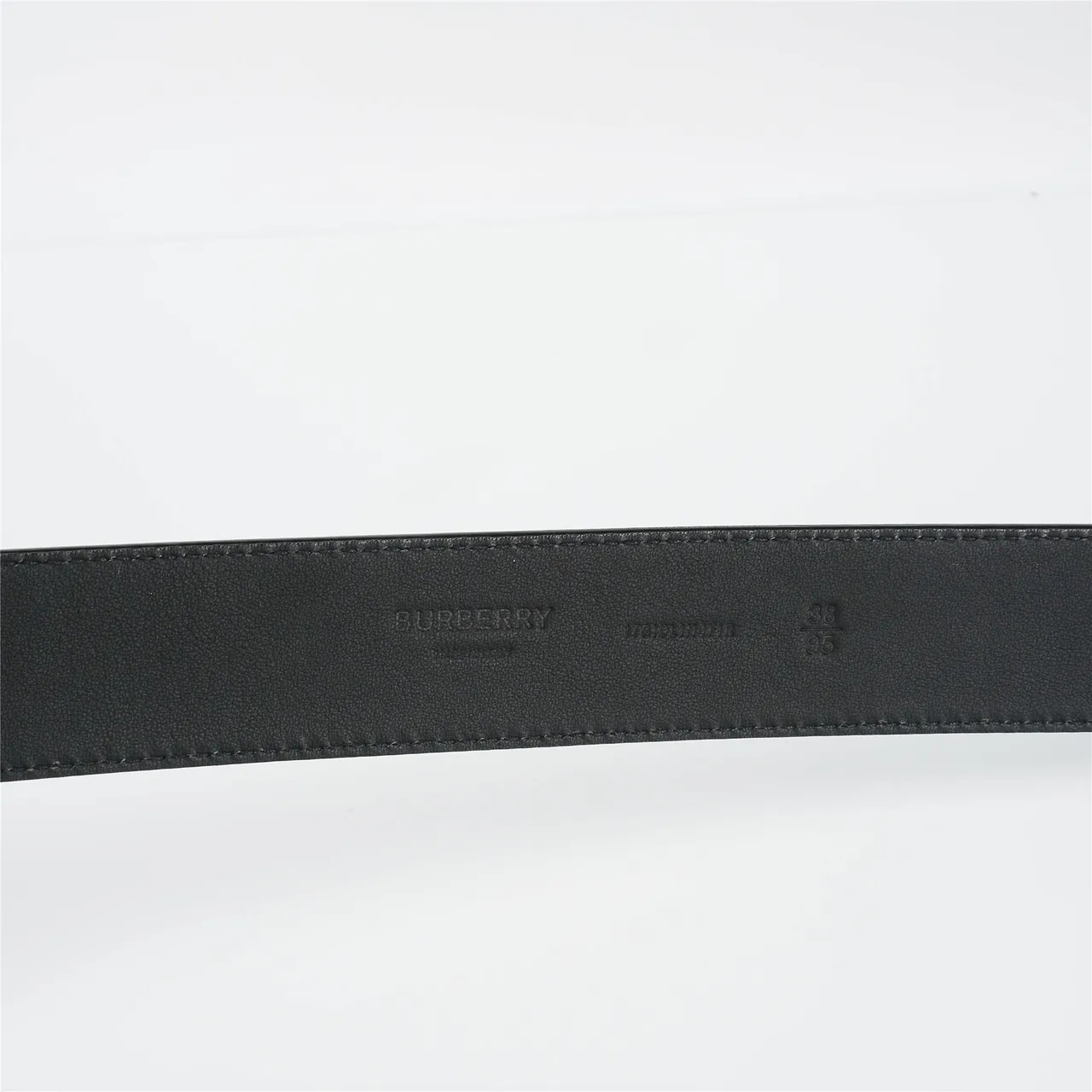 Burberry TB Belt Cinto de couro preto com relevo de crocodilo 7