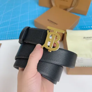 Burberry TB Belt কালো পেবল্ড চামড়া সোনালি রং মোনোগ্রাম বাকল চামড়া বেল্ট