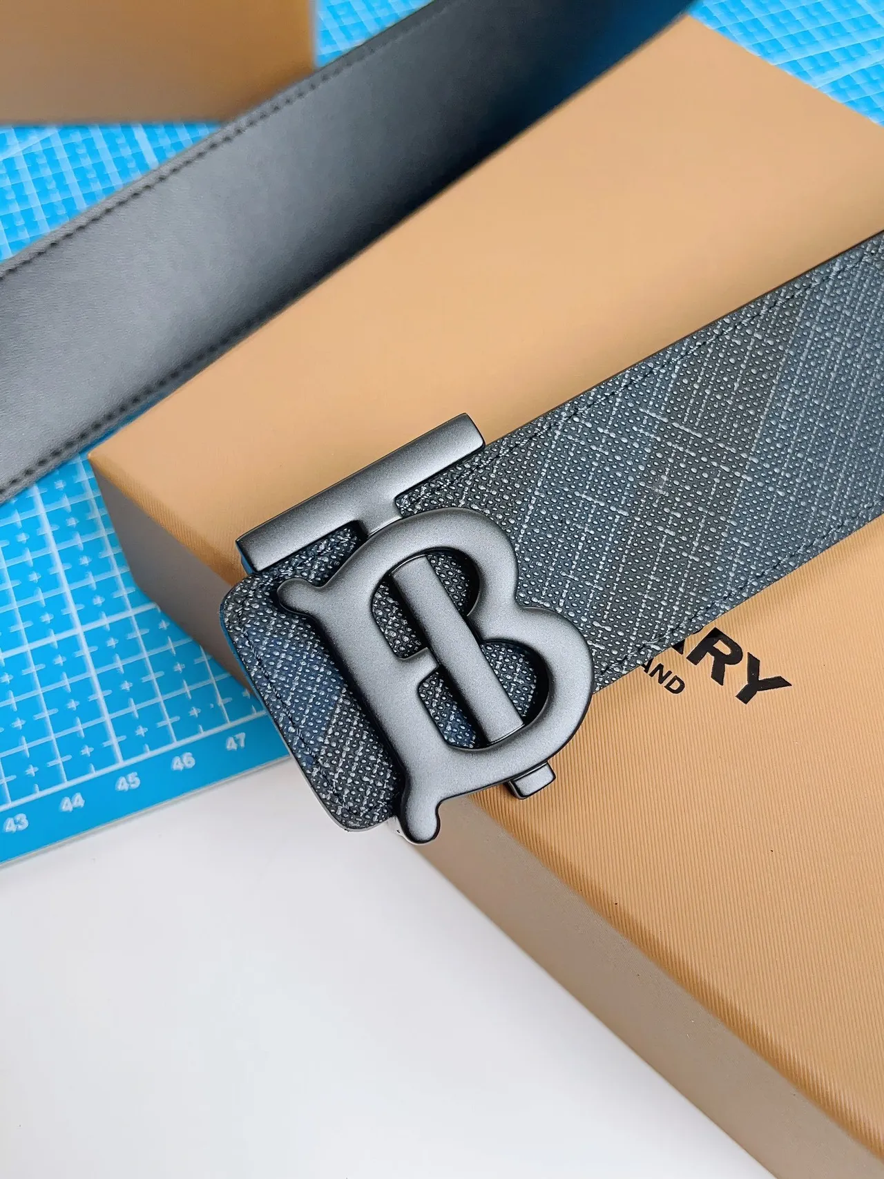 Burberry TB Belt Charcoal Gray Check Leather Belt 9