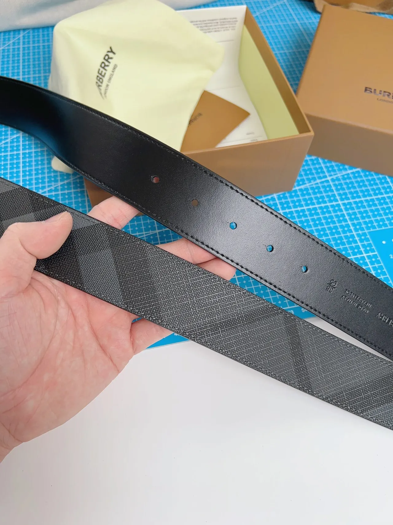Burberry TB Belt Cinto de couro cinza casa a quadros 6