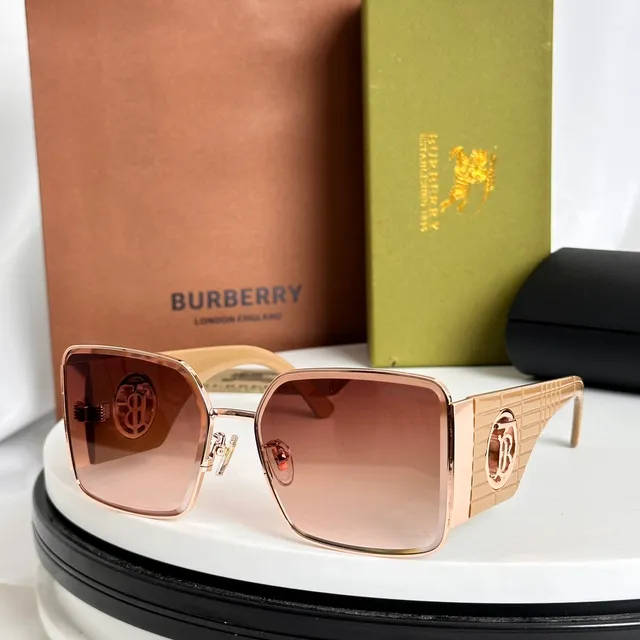 Burberry TB Monogram Lunettes de Soleil en Acétate Côtelé 4