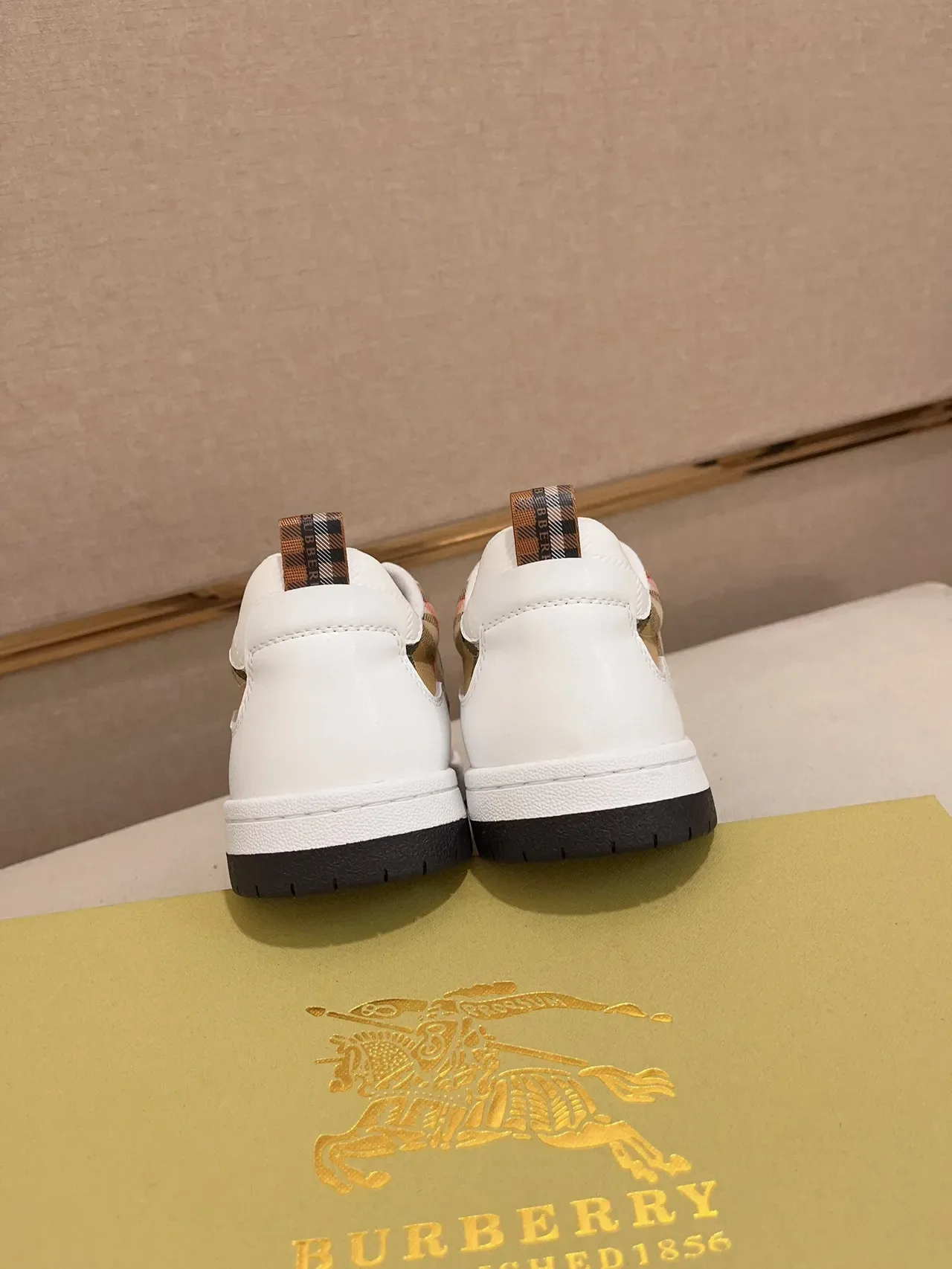 Burberry Blanc Beige Baskets Lifestyle Basses Panneaux Check 8