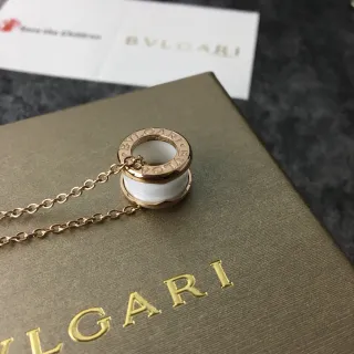 Bvlgari B.zero1 সোনা সাদা ঘুরপির সিলিন্ডার পেন্ডেন্ট খোদাই করা লোগো ব্যান্ড নেকলেস