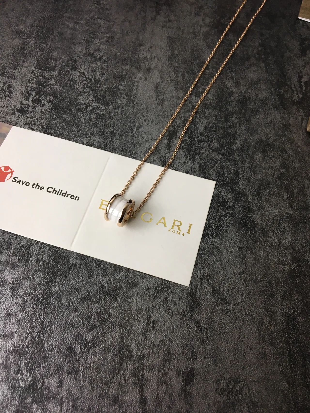 Bvlgari B.zero1 قلادة أسطوانية دوارة ذهبية بيضاء محفورة بشعار للحلقة 5