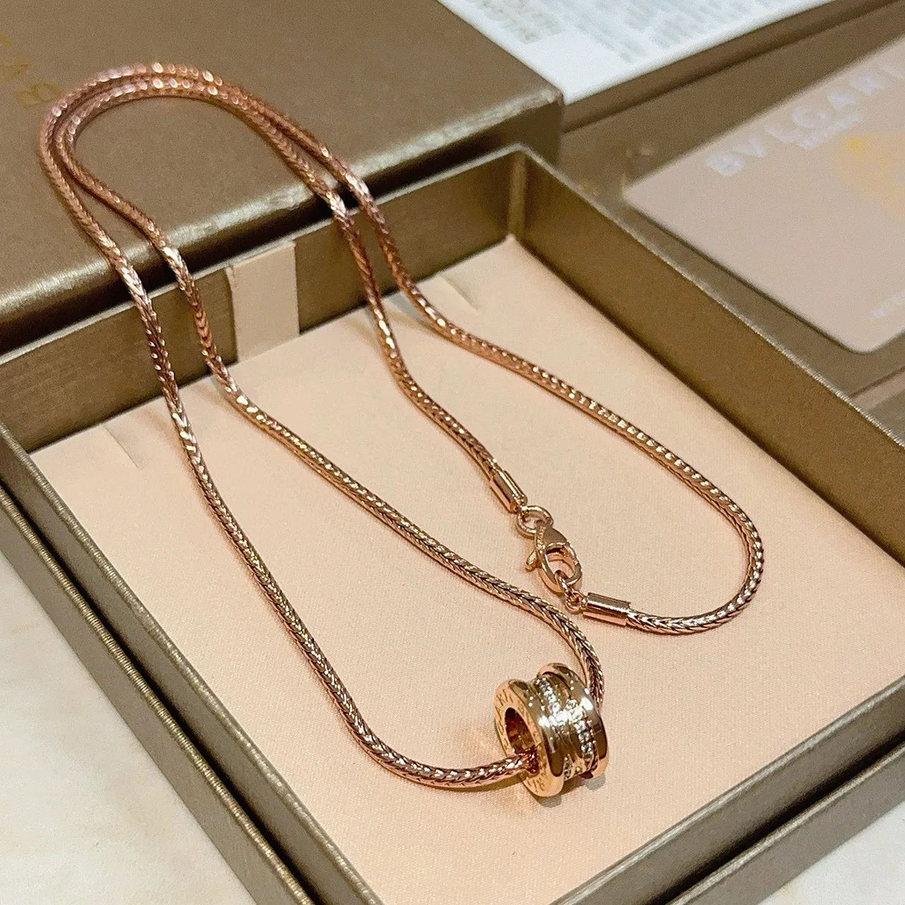 Bvlgari B.zero1 Or Rose Diamants Pavé Multi-Anneaux Pendentif Collier 6