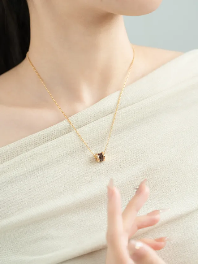 Bvlgari B.zero1 Trois Anneaux Collier en Céramique Lie-de-vin et Or 3
