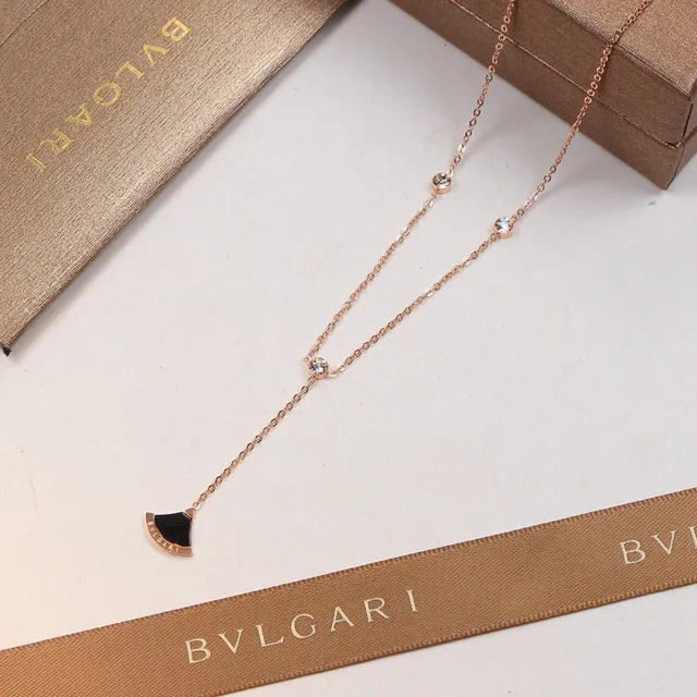 Bvlgari Divas’ Dream Collier pendentif en forme d'éventail émaillé noir 5