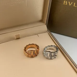 Bvlgari सोने चांदी आर्टिकुलेटेड ज्योमेट्रिक बैंड Pavé-Set स्टोन्स अंगूठी