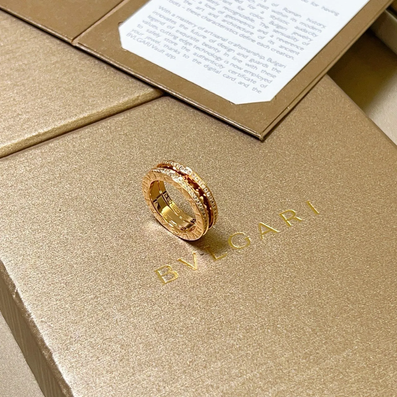 Bvlgari সোনা রুপো ট্রিপল-ব্যান্ড প্যাভে-সেট রিং 4