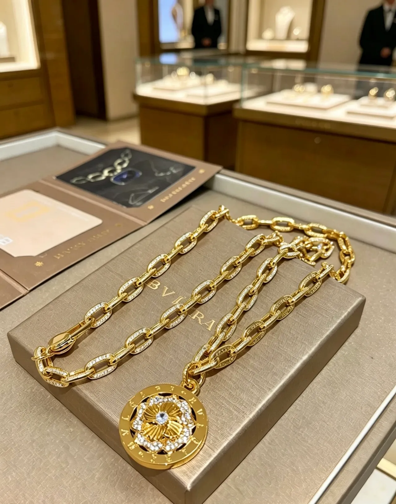 Bvlgari Collier Chaîne Or Blanc Maillon Circulaire Médaille Pendentif 3