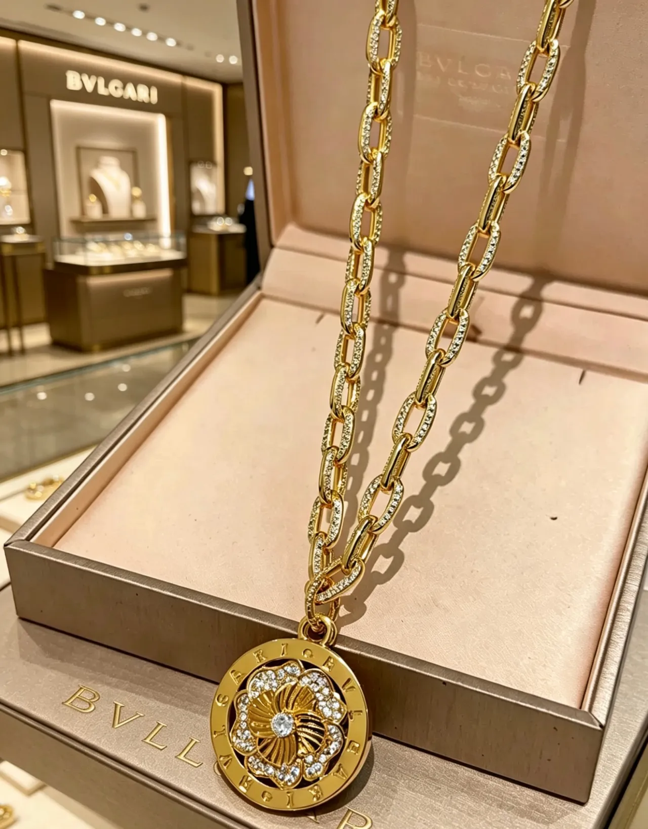 Bvlgari Collier Chaîne Or Blanc Maillon Circulaire Médaille Pendentif 7