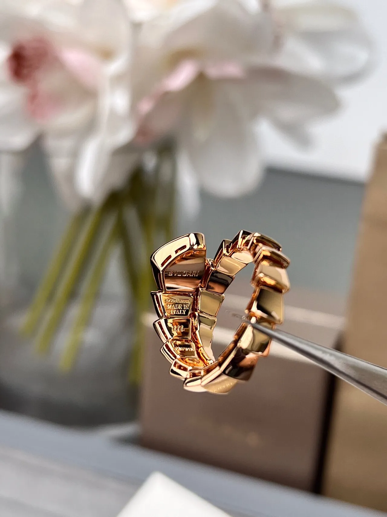 Bvlgari Gold White Segmented Scale-Like Band Pavé-Set Triangular Center Ring 2