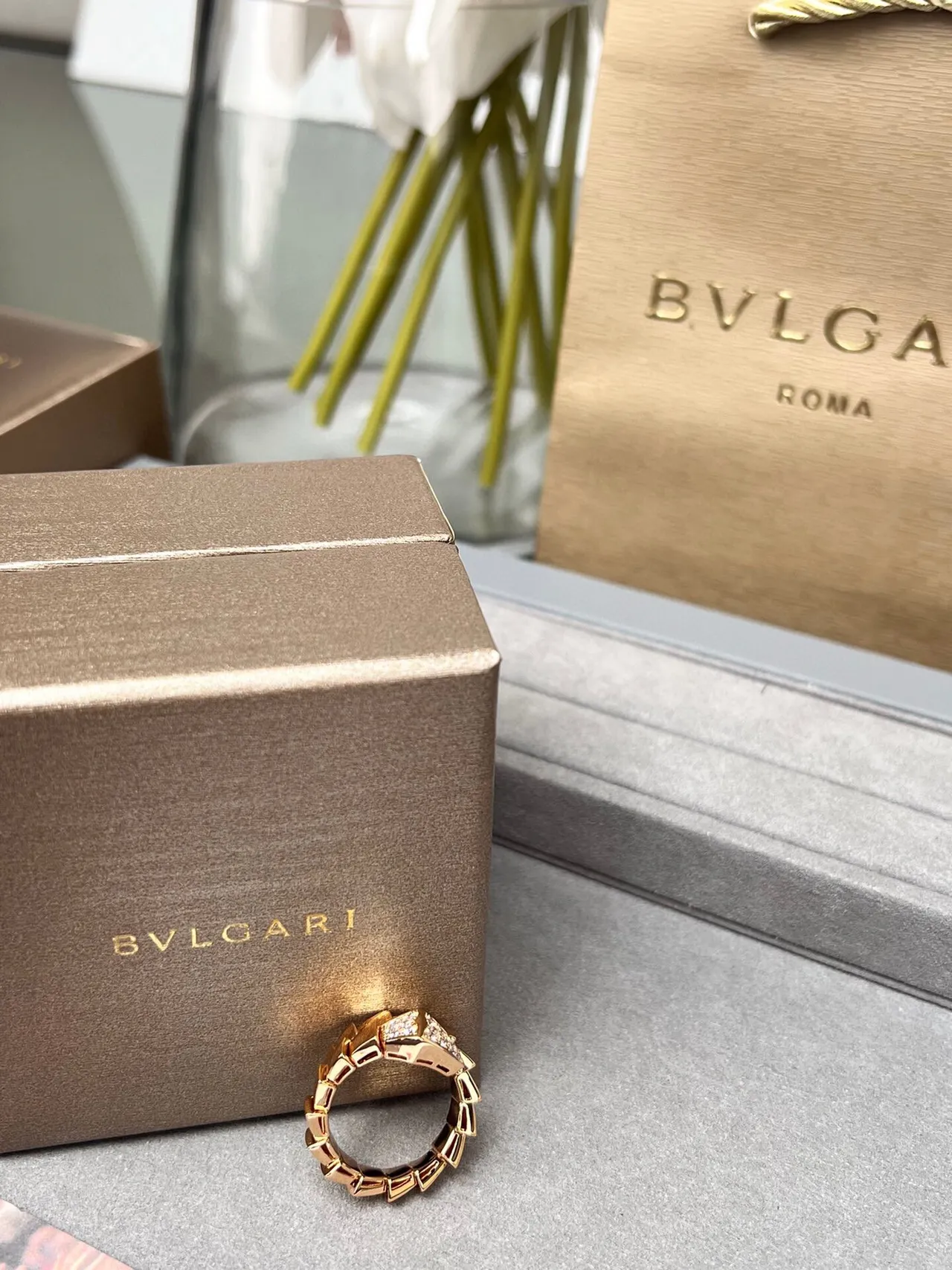 Bvlgari Gold White Segmented Scale-Like Band Pavé-Set Triangular Center Ring 8