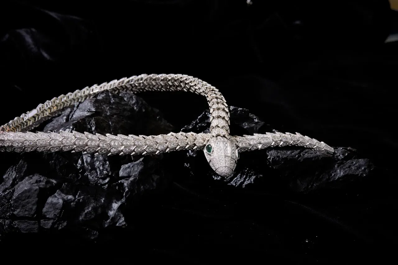 Bvlgari Serpenti Bracelet Silver Green motif d'écailles articulées avec diamants pavé 2