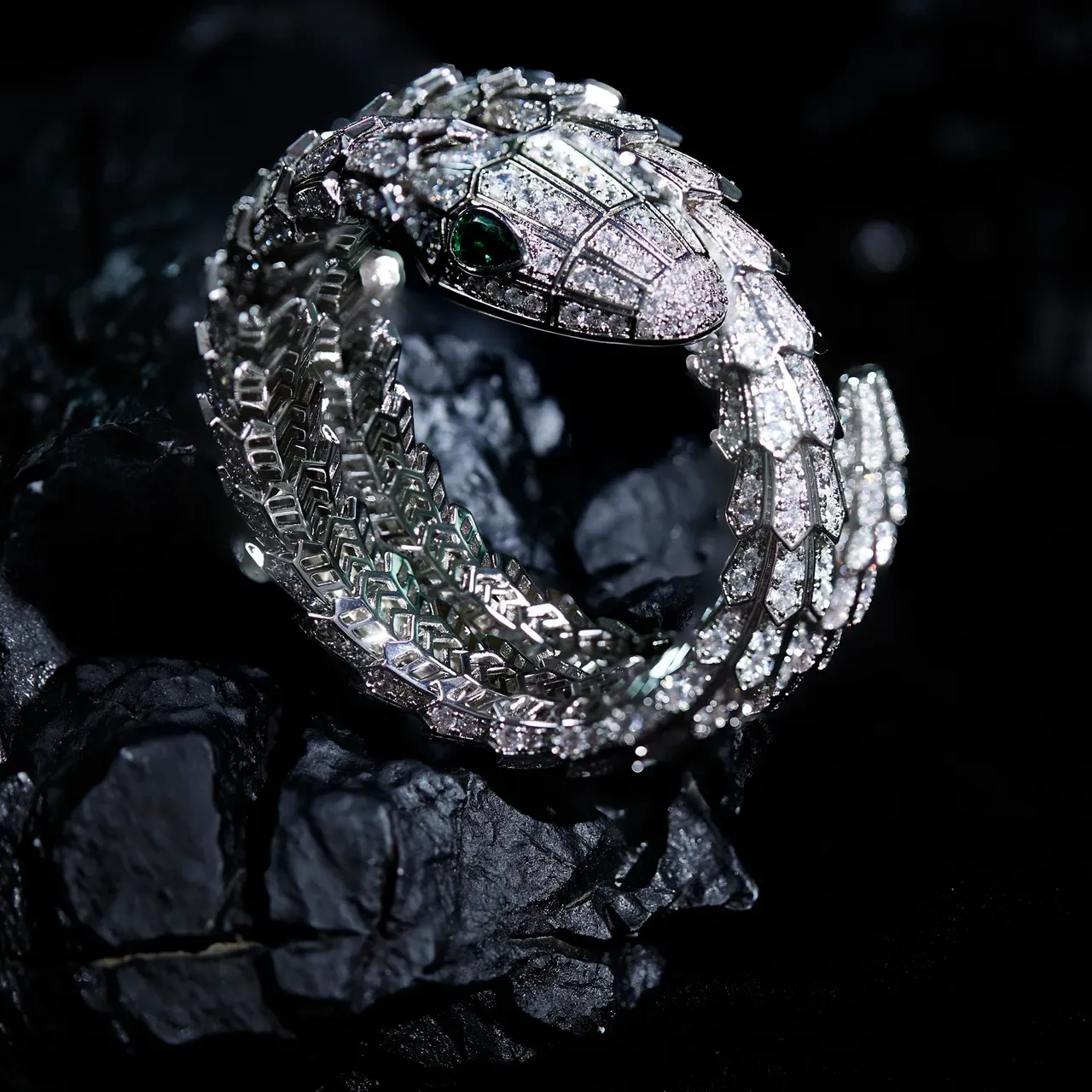 Bvlgari Serpenti Bracelet Silver Green motif d'écailles articulées avec diamants pavé 6