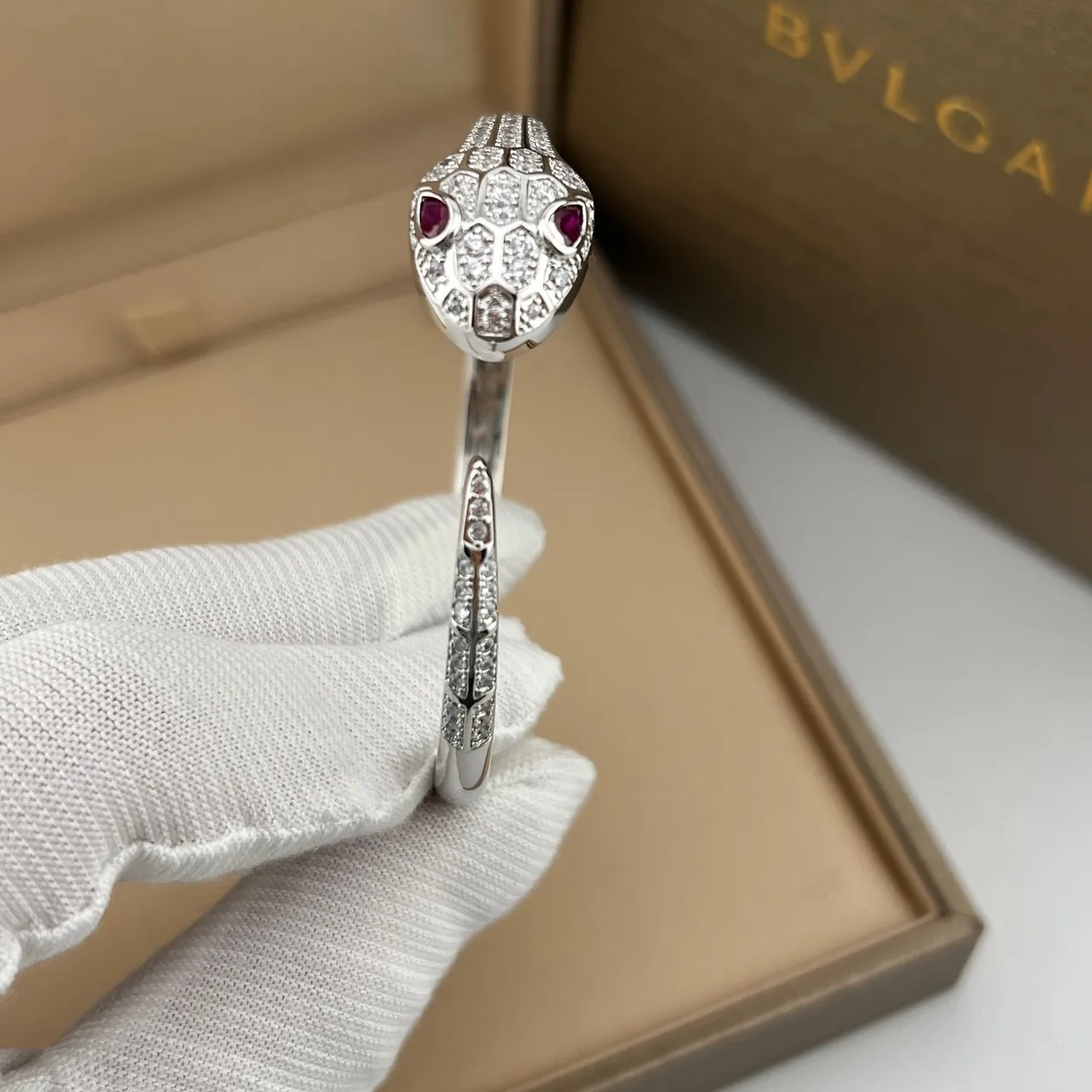 Bvlgari Serpenti Tête de Serpent Pavé Diamant Bracelets de poignet 5